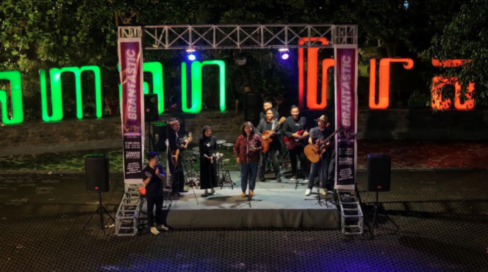 Pj Wali Kota Kediri Nikmati Event BrantasTic Bersama Masyarakat Pj Wali Kota Kediri Nikmati Event BrantasTic Bersama Masyarakat