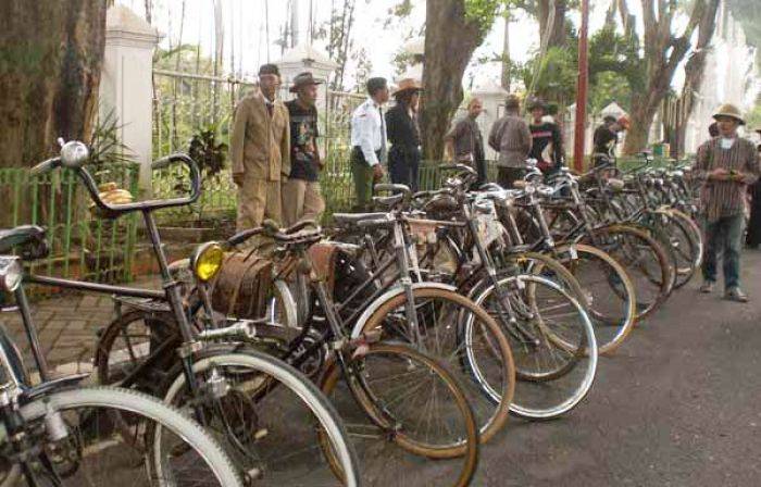 Komunitas Road Ontel Surabaya Kerap Tanggapan Iring Manten Komunitas Road Ontel Surabaya Kerap Tanggapan Iring Manten
