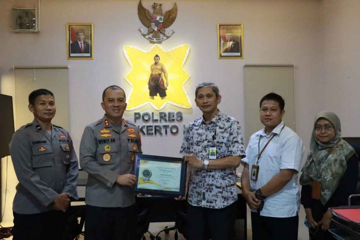 Aktif Dalam Laporan SPT, Polres Mojokerto Kota Terima Penghargaan dari KPP Pratama