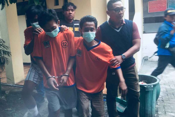 Bermodal Jaket Ojol untuk Kelabui Warga, Pelaku Curanmor di Surabaya dalam 3 Bulan Curi 15 Motor Bermodal Jaket Ojol untuk Kelabui Warga, Pelaku Curanmor di Surabaya dalam 3 Bulan Curi 15 Motor