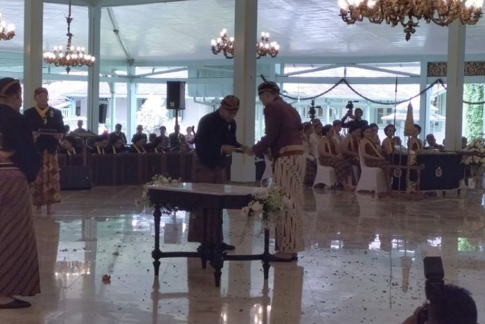Mangkunegara X Sematkan Gibran Gelar Kanjeng Pangeran Haryo Mangkunegara X Sematkan Gibran Gelar Kanjeng Pangeran Haryo