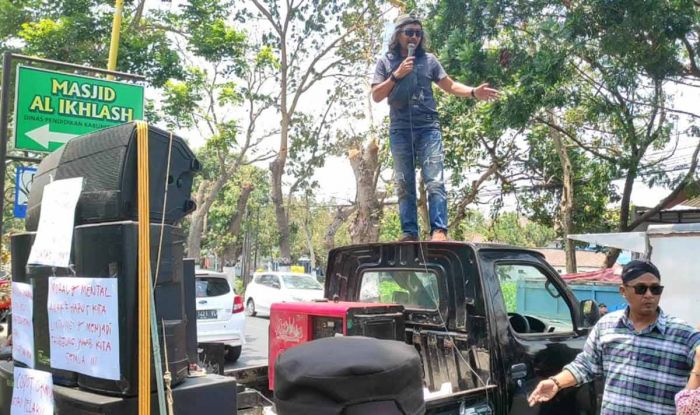 Disdik Kabupaten Kediri Didemo LSM, Tuntut Guru Pelaku Bullying Disanksi Disdik Kabupaten Kediri Didemo LSM, Tuntut Guru Pelaku Bullying Disanksi