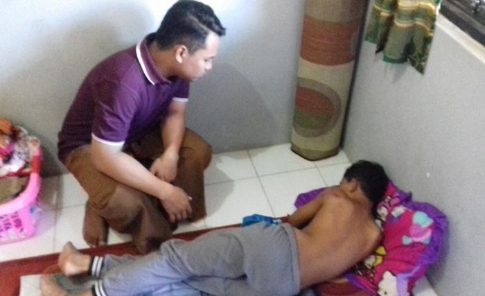 Dituduh Mencuri, Anak Yatim Piatu Berumur 12 Tahun di Probolinggo Dipukuli Hingga Lebam Dituduh Mencuri, Anak Yatim Piatu Berumur 12 Tahun di Probolinggo Dipukuli Hingga Lebam