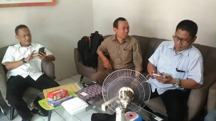 Terkait Dugaan Money Politics, Muslih Berencana Laporkan Panwaslu Lamongan ke DKPP Terkait Dugaan Money Politics, Muslih Berencana Laporkan Panwaslu Lamongan ke DKPP