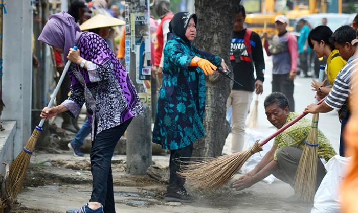 Tak Hanya Mengandalkan Pompa Air, Wali Kota Risma juga Rutin Kerja Bakti Antisipasi Genangan Air