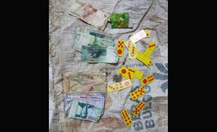 Satreskrim Polres Bondowoso Ringkus 3 Orang Penjudi Satreskrim Polres Bondowoso Ringkus 3 Orang Penjudi