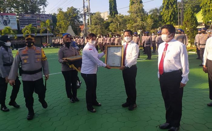 Punya Kinerja Positif, Kapolresta Banyuwangi Diganjar Penghargaan oleh TRC PPA Indonesia Punya Kinerja Positif, Kapolresta Banyuwangi Diganjar Penghargaan oleh TRC PPA Indonesia