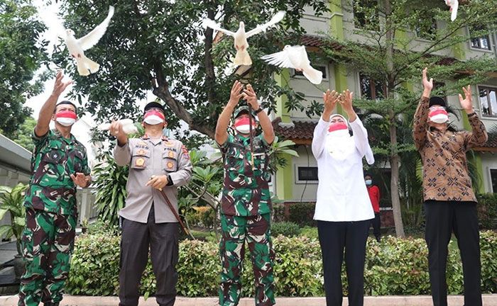 Uji Klinis Vaksin Merah Putih, Gubernur Jatim: InsyaAllah, Ikhtiar ini akan Membuahkan Hasil Terbaik Uji Klinis Vaksin Merah Putih, Gubernur Jatim: InsyaAllah, Ikhtiar ini akan Membuahkan Hasil Terbaik