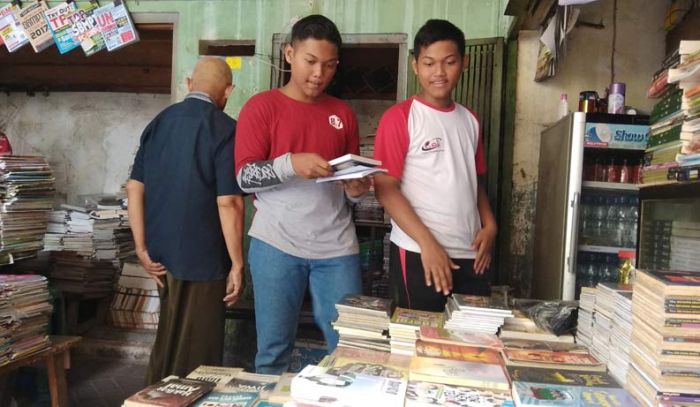 Jelang Ajaran Baru, Penjualan Buku Bekas di Lamongan Meningkat Jelang Ajaran Baru, Penjualan Buku Bekas di Lamongan Meningkat
