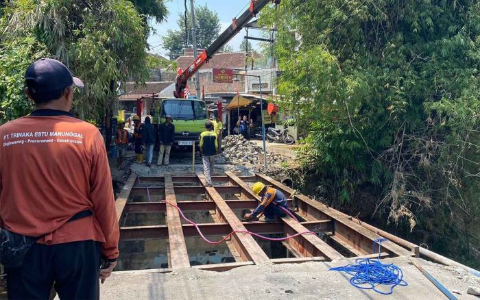 DPUBM Kabupaten Malang Perbaiki Jembatan Segaran Banjararum DPUBM Kabupaten Malang Perbaiki Jembatan Segaran Banjararum