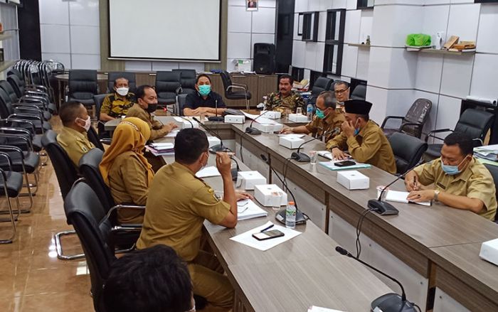 Polemik Rekrutmen Kasi Pemdes Munggugebang, Komisi I Tinggal Butuh Klarifikasi Kades dan P3D Polemik Rekrutmen Kasi Pemdes Munggugebang, Komisi I Tinggal Butuh Klarifikasi Kades dan P3D