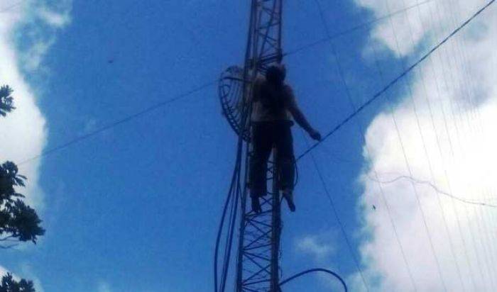 Perbaiki Antena di Kebun Teh Jamus, Warga Ngrambe Ngawi Tewas Kesetrum Perbaiki Antena di Kebun Teh Jamus, Warga Ngrambe Ngawi Tewas Kesetrum