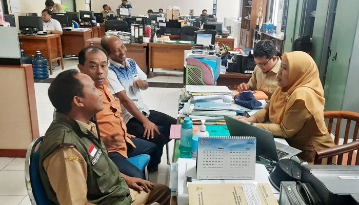 Tahunan Tak Dikeruk hingga Menyempit, Kades Legok Pasuruan Bersama Warganya Minta Normalisasi Sungai Tahunan Tak Dikeruk hingga Menyempit, Kades Legok Pasuruan Bersama Warganya Minta Normalisasi Sungai