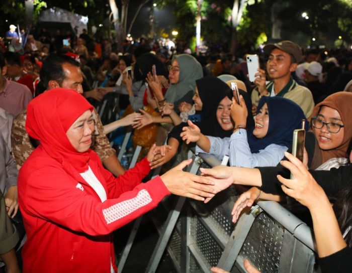 Ribuan Warga Jatim Meriahkan Pesta Rakyat HUT ke-80 Kemerdekaan Bersama Khofifah dan Wagub Emil Ribuan Warga Jatim Meriahkan Pesta Rakyat HUT ke-80 Kemerdekaan Bersama Khofifah dan Wagub Emil