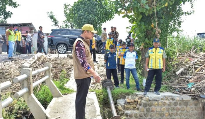 Percepat Pengendalian Banjir, Bupati Lamongan Tinjau Penguatan Tanggul Kali Plalangan