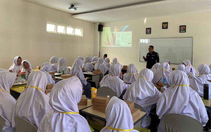 Polres Batu Sosialisasikan Pilkada 2024 ke Sekolah Polres Batu Sosialisasikan Pilkada 2024 ke Sekolah