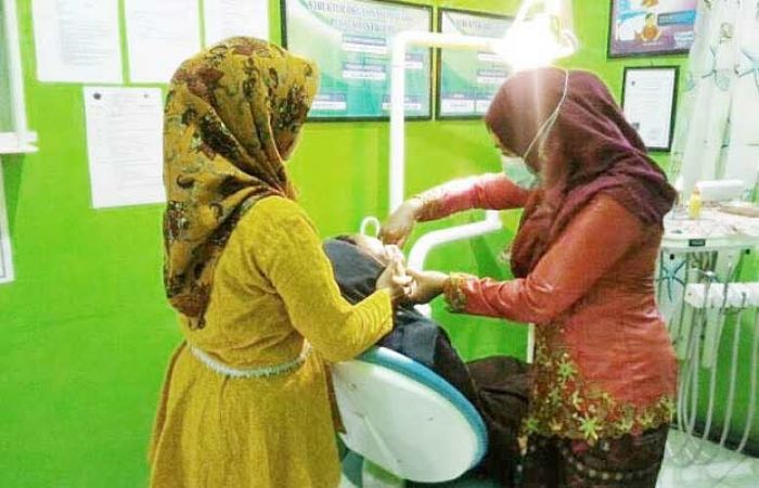 Edisi Khusus Hari Kartini, Dokter dan Perawat Puskesmas Proppo Berkebaya Layani Pasien Edisi Khusus Hari Kartini, Dokter dan Perawat Puskesmas Proppo Berkebaya Layani Pasien