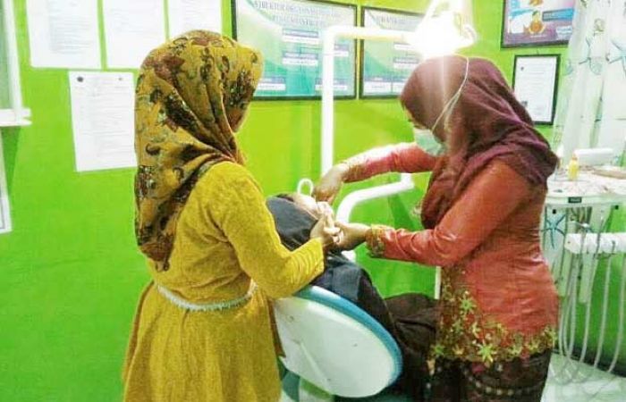 Edisi Khusus Hari Kartini, Dokter dan Perawat Puskesmas Proppo Berkebaya Layani Pasien