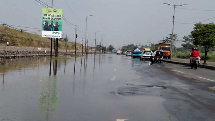 Ternyata Ini Penyebab Raya Porong Sidoarjo Sering Terendam Banjir Ternyata Ini Penyebab Raya Porong Sidoarjo Sering Terendam Banjir