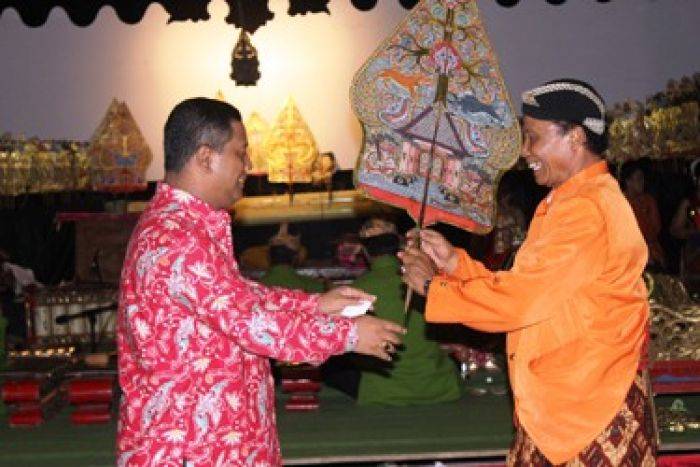 Peringati HUT RI ke-69, Pemkab Mojokerto Gelar Wayang Kulit