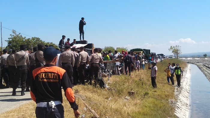 Tuntut Stop Impor Garam, Ratusan Massa di Pamekasan Demo PT Garam