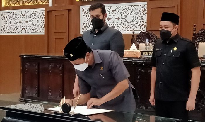 Tok! Lima Fraksi DPRD Kota Probolinggo Setujui APBD Tahun 2022 Tok! Lima Fraksi DPRD Kota Probolinggo Setujui APBD Tahun 2022