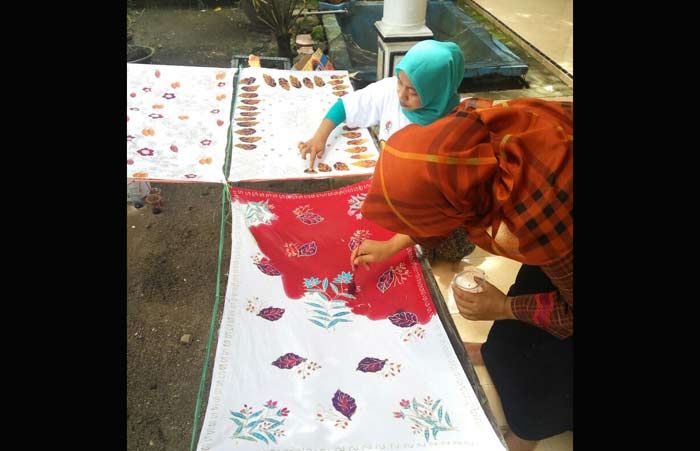 Warga Tujuh Desa di Bojonegoro - Tuban Dapat Pelatihan Merajut dari JOB P-PEJ Warga Tujuh Desa di Bojonegoro - Tuban Dapat Pelatihan Merajut dari JOB P-PEJ