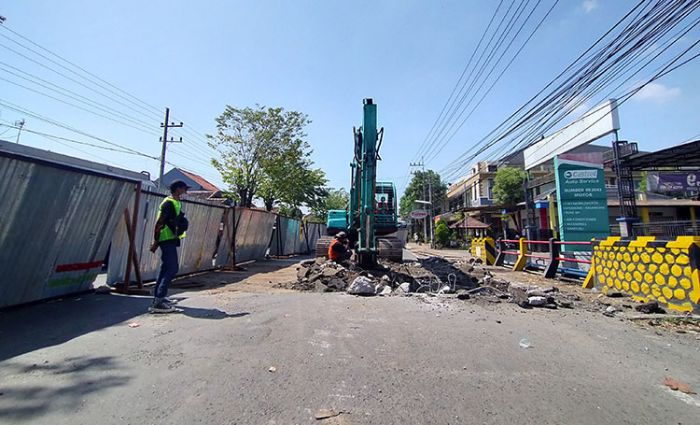 Jembatan Latek Pasuruan Dilakukan Perbaikan, Arus Lalu Lintas Dialihkan ke Jalan Tol