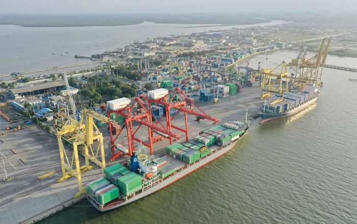 Pengelola TPK Belawan Bantah Kerusakan Container Crane Pengelola TPK Belawan Bantah Kerusakan Container Crane