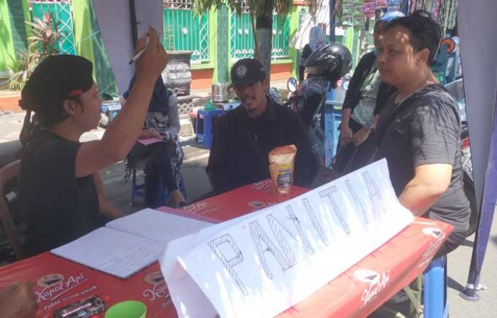 PKL Gembira Sambut Kebijakan Bupati Trenggalek Sediakan 72 Stand Gratis di Pasar Rakyat PKL Gembira Sambut Kebijakan Bupati Trenggalek Sediakan 72 Stand Gratis di Pasar Rakyat