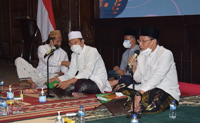Berharap Wabah Covid Segera Sirna, Pemkab Lamongan Gelar Khotmil Quran dan Doa Bersama untuk Bangsa Berharap Wabah Covid Segera Sirna, Pemkab Lamongan Gelar Khotmil Quran dan Doa Bersama untuk Bangsa