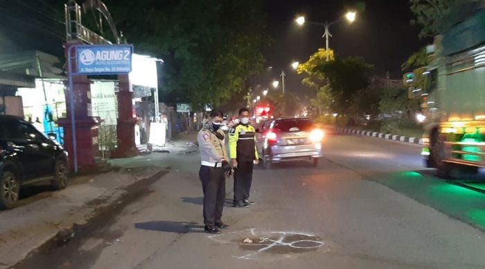 Pelajar di Sidoarjo Tewas Terlindas Truk di Jalan Raya Gelam Pelajar di Sidoarjo Tewas Terlindas Truk di Jalan Raya Gelam