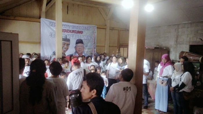 Masyarakat Hutan Kediri Gelar Deklarasi Dukungan ke Jokowi-Amin Masyarakat Hutan Kediri Gelar Deklarasi Dukungan ke Jokowi-Amin