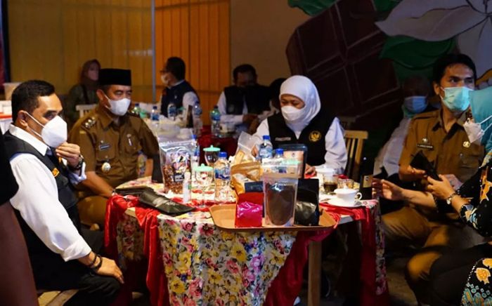 Tambah Nilai Jual, Gubernur Khofifah Dorong Petani Cokelat dan Kopi di Madiun Pakai Pola ini Tambah Nilai Jual, Gubernur Khofifah Dorong Petani Cokelat dan Kopi di Madiun Pakai Pola ini
