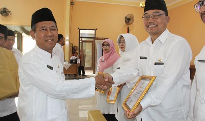 Pemkot Pasuruan Serahkan Penghargaan Kepada 10 Unit Pelayanan Publik Terbaik Pemkot Pasuruan Serahkan Penghargaan Kepada 10 Unit Pelayanan Publik Terbaik