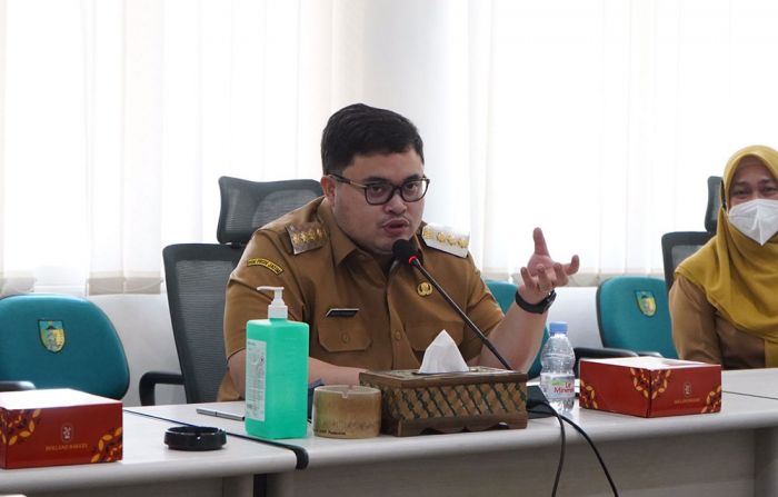 Puluhan Tahun Dalam Kegelapan, Bupati Kediri Minta Kampung Onggoboyo Segera Teraliri Listrik Puluhan Tahun Dalam Kegelapan, Bupati Kediri Minta Kampung Onggoboyo Segera Teraliri Listrik