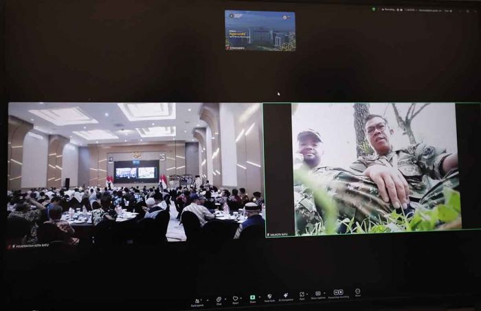 Wali Kota Batu dan Wakilnya Sapa Peserta Musrenbangcam dari Magelang Wali Kota Batu dan Wakilnya Sapa Peserta Musrenbangcam dari Magelang