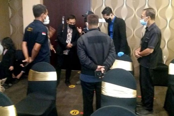 Satgas Covid-19 Kota Kediri Hentikan Acara Pernikahan di Hotel Satgas Covid-19 Kota Kediri Hentikan Acara Pernikahan di Hotel