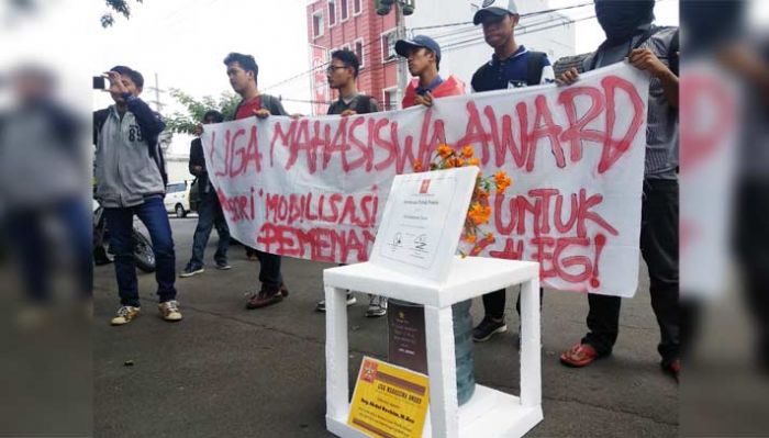 Gara-gara Berikan Reward kepada Caleg Abdul Rochim, PDAM Jember Didemo Mahasiswa Gara-gara Berikan Reward kepada Caleg Abdul Rochim, PDAM Jember Didemo Mahasiswa