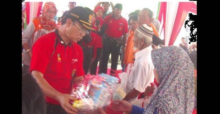 Pemkab Ngawi Bantu Jaket Pelampung untuk Tingkatkan Keselamatan Penumpang Menyebrang Sungai