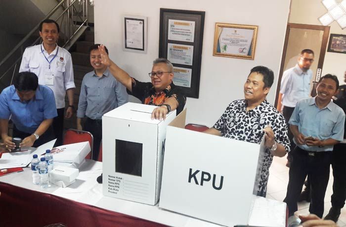 KPU RI Cetak Ratusan Ribu Bilik dan Kotak Suara Kardus di PT. Intan Ustrix Gresik KPU RI Cetak Ratusan Ribu Bilik dan Kotak Suara Kardus di PT. Intan Ustrix Gresik
