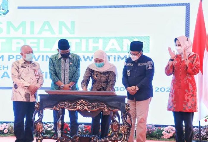 Gubernur Khofifah Berharap Gedung Latkop UKM Jatim Jadi Center of Excellence Koperasi dan UMKM Gubernur Khofifah Berharap Gedung Latkop UKM Jatim Jadi Center of Excellence Koperasi dan UMKM