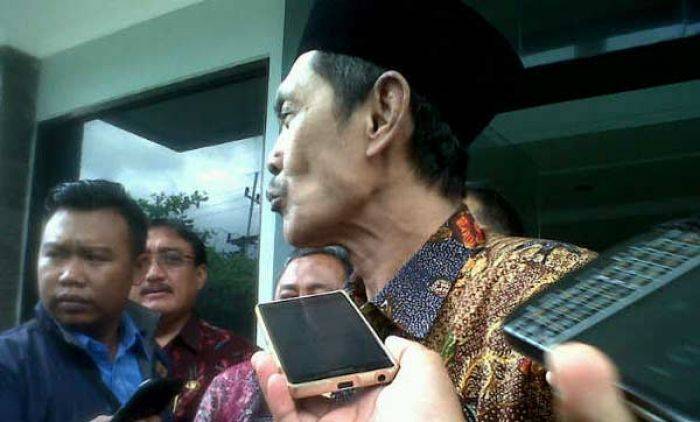 Bupati Sampang Penuhi Panggilan Kejaksaan soal Kasus Pesangon Dewan, Enggan Komentar Bupati Sampang Penuhi Panggilan Kejaksaan soal Kasus Pesangon Dewan, Enggan Komentar
