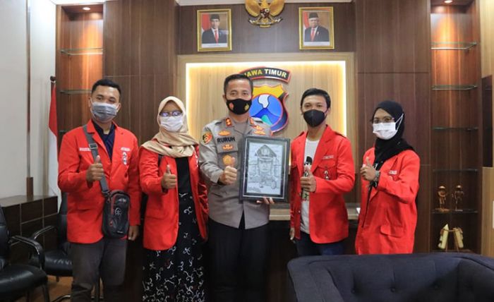 Berkunjung ke Polres Tuban, GMNI Beri Kado Perpisahan untuk AKBP Ruruh Wicaksono