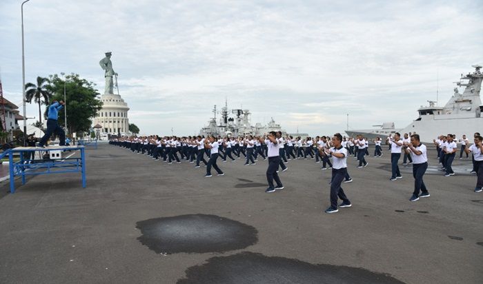 Pertahankan Kebugaran, Kaskoarmada II Gelar Olahraga Bersama Prajurit Pertahankan Kebugaran, Kaskoarmada II Gelar Olahraga Bersama Prajurit