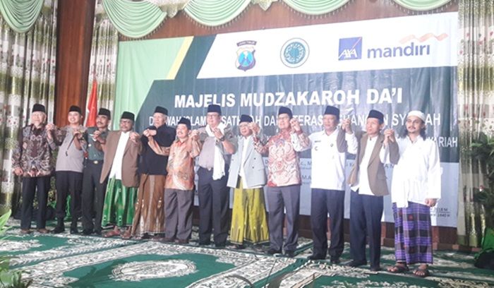Kapolda Jatim Akui Peran Ulama Strategis Menjaga Kamtibmas Kapolda Jatim Akui Peran Ulama Strategis Menjaga Kamtibmas