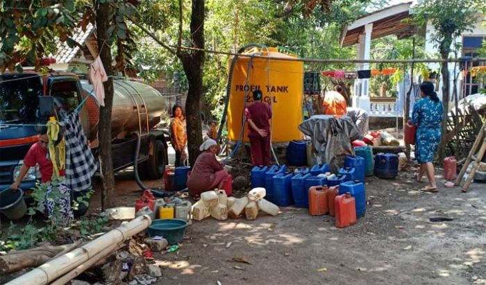 Atasi Kekeringan, BPBD Pasuruan Mulai Dropping Air Bersih Atasi Kekeringan, BPBD Pasuruan Mulai Dropping Air Bersih