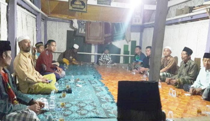 Di Lokasi TMMD, Satgas TMMD Kodim Sampang Tahlilan Bareng Warga Di Lokasi TMMD, Satgas TMMD Kodim Sampang Tahlilan Bareng Warga