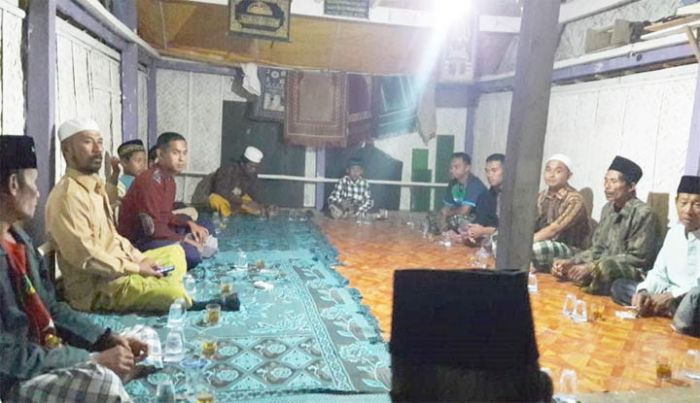 Di Lokasi TMMD, Satgas TMMD Kodim Sampang Tahlilan Bareng Warga