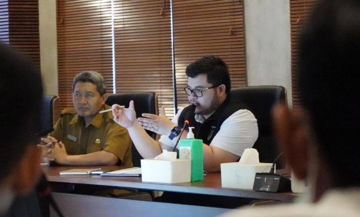 Jamin Tak Ada Potongan untuk Komisi, Bupati Kediri Minta Kontraktor Jaga Kualitas Proyek Stadion Jamin Tak Ada Potongan untuk Komisi, Bupati Kediri Minta Kontraktor Jaga Kualitas Proyek Stadion